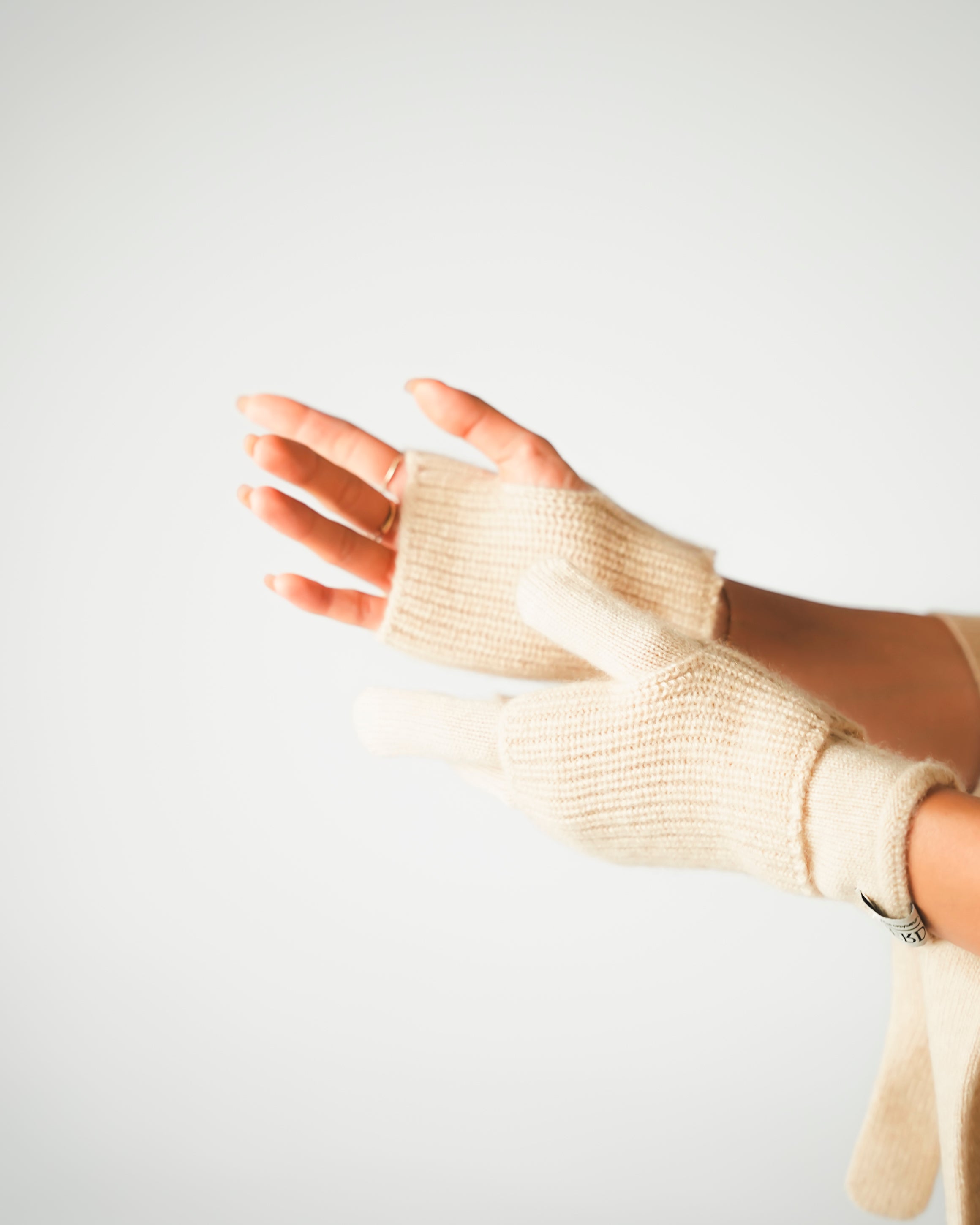 Convertible Cashmere Gloves – GERDENE